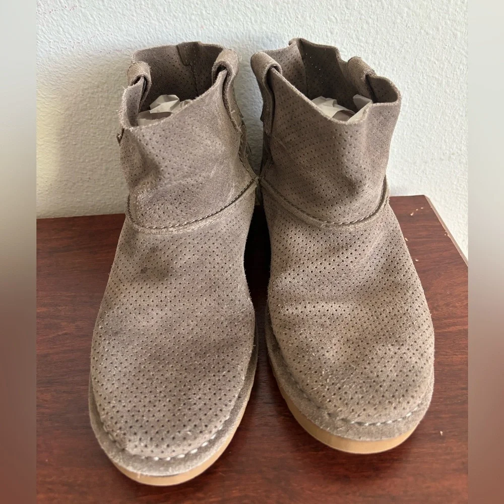 UGG GIRLS GREY/TAUPE SLIP ON ANKLE BOOTIES SZ 7